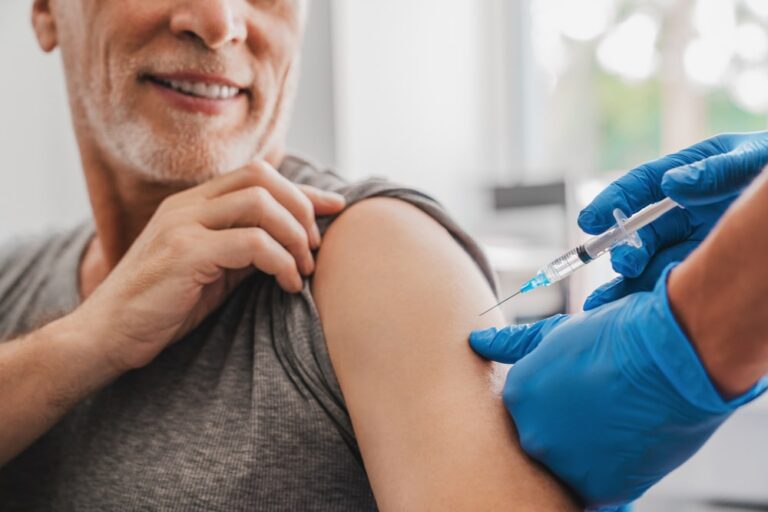 Influenza stagionale e over 65, equo accesso ai vaccini potenziati