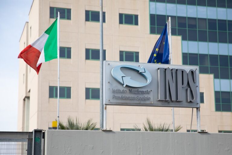 Inps. Assegno unico sulla carta del Reddito di Cittadinanza anche se sospeso