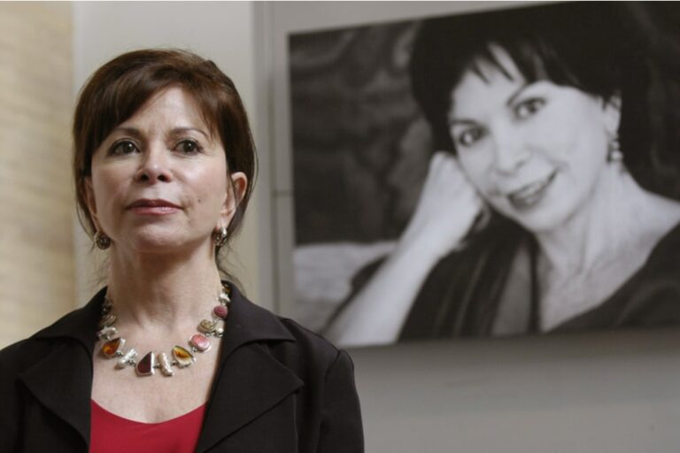 Isabel Allende compie 80 anni: dai giorni in Cile fino alla difesa dei diritti delle donne