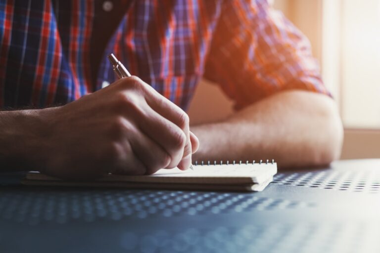 Scrivere un diario aiuta a mantenere vivi i ricordi, ma anche ad essere più creativi