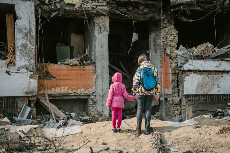 L’Italia s’illumina di blu, è la Giornata delle vittime civili di guerra