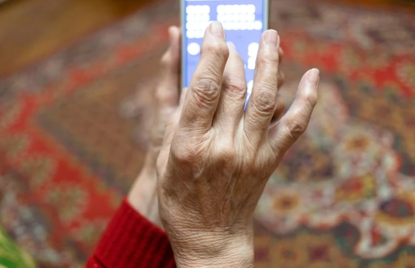 La dipendenza digitale degli over 60