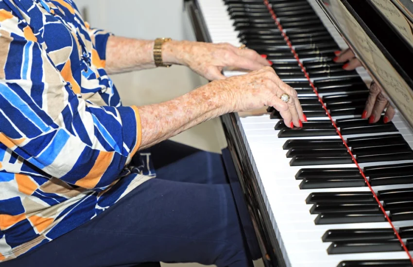 La musica mantiene giovane il cervello