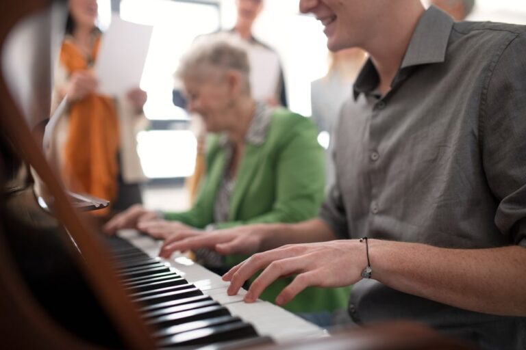 La musicoterapia aiuta i senior anche a domicilio
