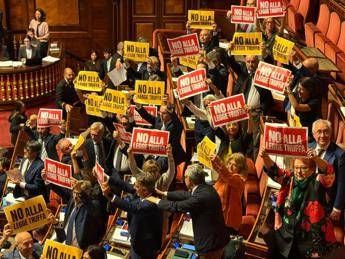 Legge elettorale, via libera del Senato. Protesta delle opposizioni in Aula