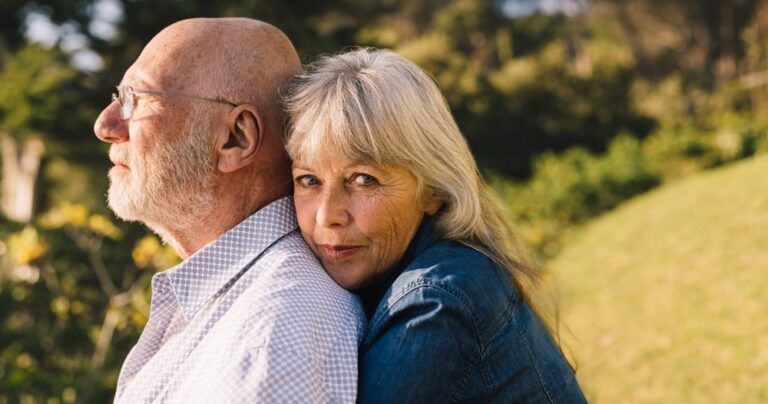 Longevità, l’aspettativa di vita di uomini e donne è sempre più vicina