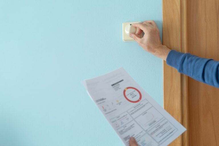 Luce e gas, dal prossimo anno stop al mercato tutelato dell’energia