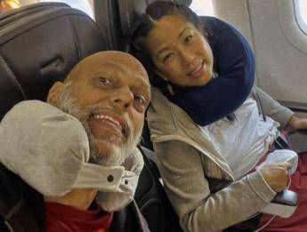 Max Parisi, il viaggio in Usa per il tumore al pancreas: “Con nuovo farmaco spero di arrivare a Natale”