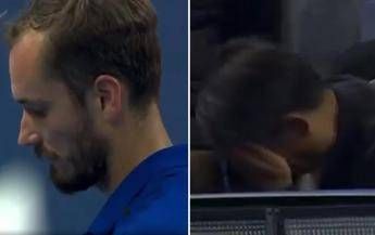 Medvedev colpisce uno spettatore: squalificato. Djokovic in finale a Pechino