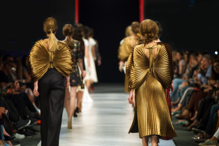 Moda 2021-2022. I colori cool del prossimo inverno per gli over 50