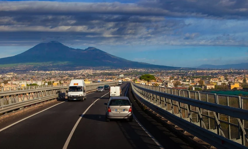 Dynamic Speed Limit, a Napoli si sperimenta la nuova mobilità smart