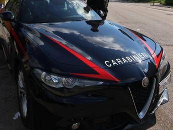 Napoli, sequestra per ore ragazza adescata sui social e la violenta: arrestato