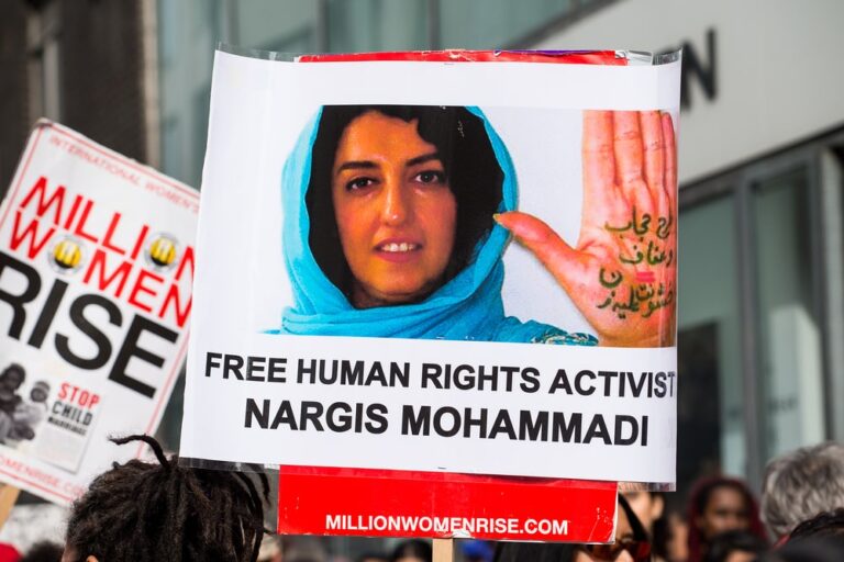 Nobel per la Pace a Narges Mohammadi, una vita per i diritti umani