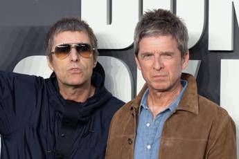 Nuova data del tour degli Oasis a Roma, l’annuncio dei fratelli Gallagher: “Ci vediamo anche il 26 luglio”