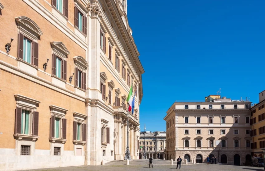 Il nuovo Piano per l’assistenza agli anziani consolida il sistema più che riformarlo. “Anziani e famiglie ancora soli”
