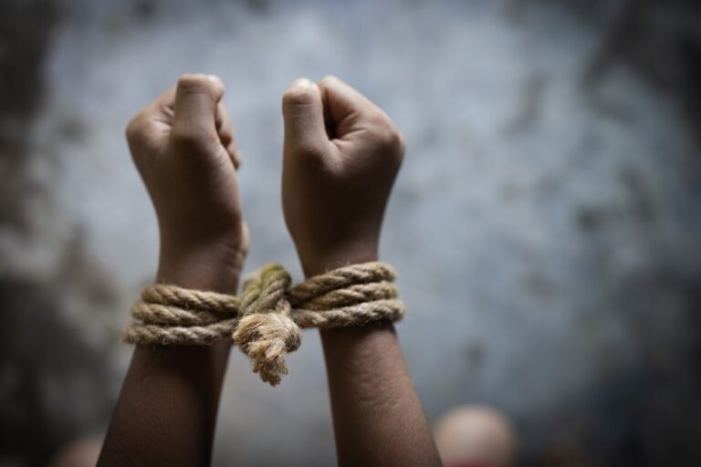 “Piccoli schiavi invisibili”, sono oltre 12 milioni i bambini vittime di tratta