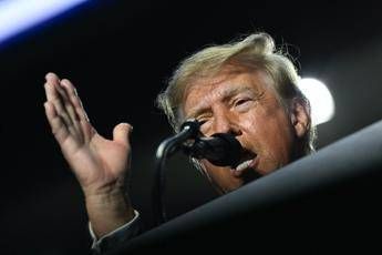 Politico, Cnn e Ms Now fanno causa a Trump dopo l’esclusione dalla Casa Bianca