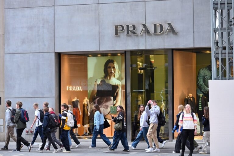 Prada acquisisce Versace: nasce il colosso italiano del lusso