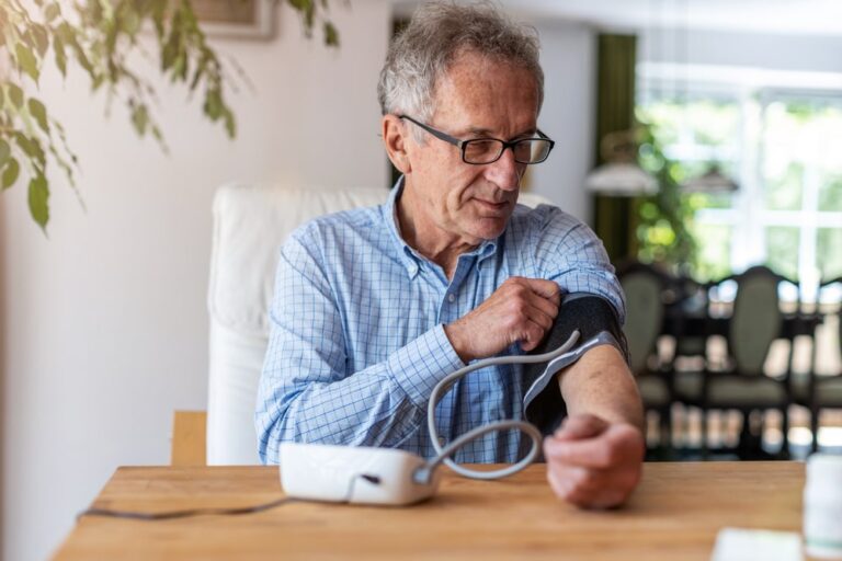 Pressione bassa in estate: ecco come controllarla