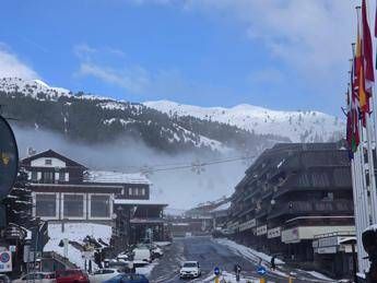 Prima neve a Sestriere, le montagne della Vialattea si imbiancano: ecco le immagini