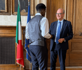 Prof accoltellata a Roma, Valditara premia studente che la salvò: “Esempio di coraggio e solidarietà”