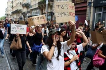 Esplode la protesta degli studenti in Francia: scontro aperto tra governo e Mélenchon verso le presidenziali
