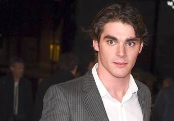 RJ Mitte, il toccante post di Bryan Cranston per la morte del figlio in ‘Breaking Bad’