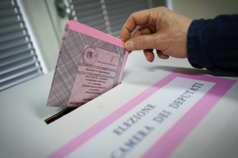 Giovani e politica: un rapporto da ricucire tra clima, lavoro e sfiducia