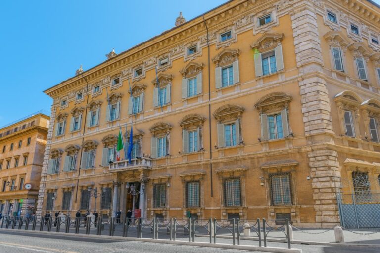 Femminicidio, ora è reato con ergastolo: il si unanime del Senato alla nuova legge
