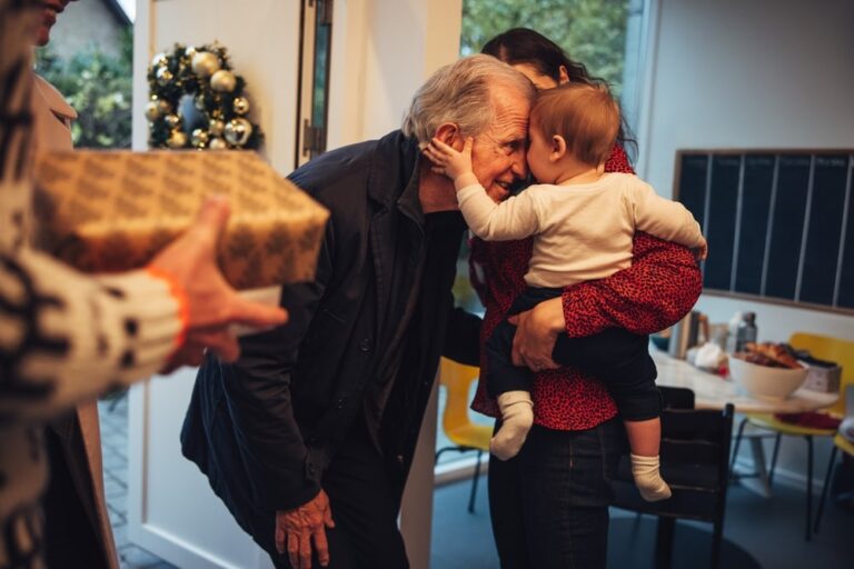 Relazioni familiari, i nipoti allungano la vita