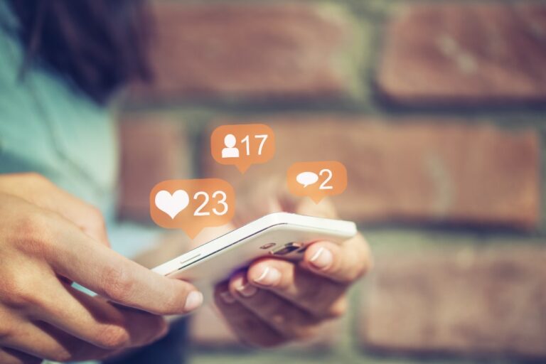 Retro, il nuovo social che “sfida” Instagram