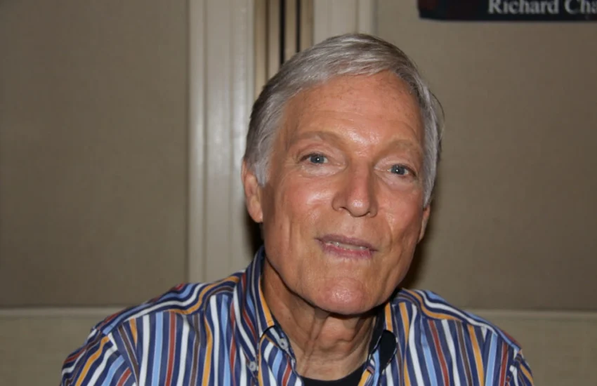 Addio a Richard Chamberlain, interpretò Padre Ralph in ‘Uccelli di rovo’