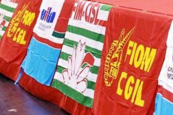 Rientra dalle ferie in ritardo per accudire la madre malata, licenziata dopo 11 anni