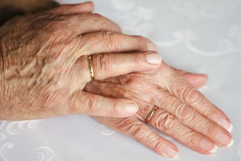 Risposati dopo 77 anni per scattare foto ricordo delle nozze
