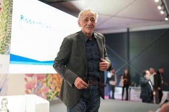 Roberto Vecchioni, concerto annullato a Salerno per “motivi di salute”