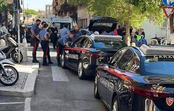 Roma donna accoltellata. Malore per l’aggressore, avrebbe tentato un gesto estremo