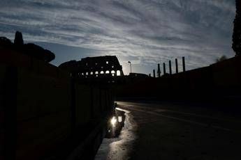 Roma, nella notte incidente al Colosseo: muore operaio di 22 anni