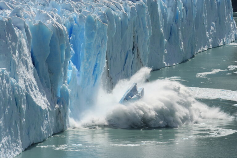 SOS ghiaccio: l’emergenza climatica dall’Antartide alle Alpi
