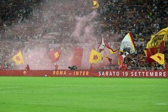 Saluti romani in curva Sud durante Roma-Atalanta all’Olimpico: 14 identificati