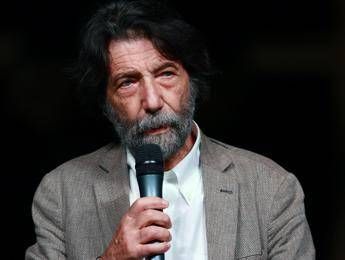 Scontri ai cortei, Cacciari: “I governi si sveglino, i giovani si sentono traditi”