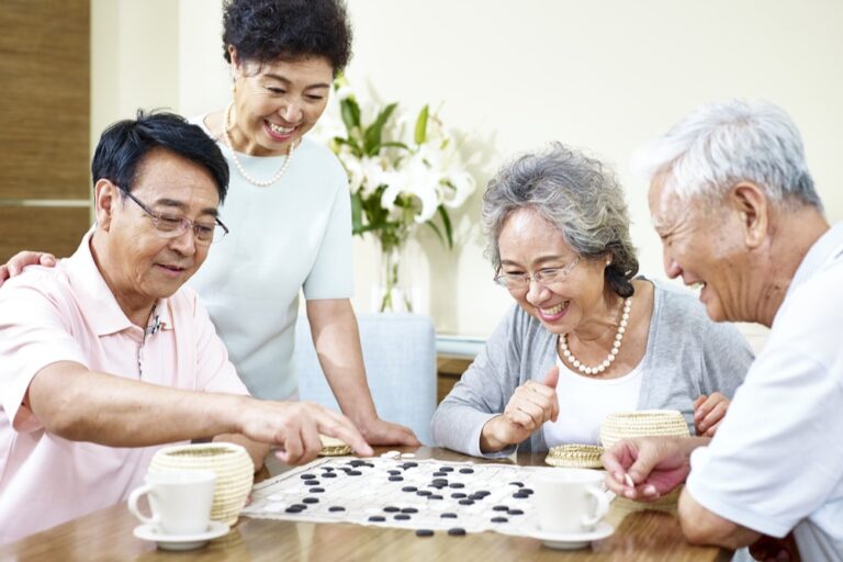 I gruppi di senior cinesi che insieme combattono la solitudine