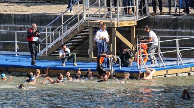 Senna balneabile, Parigi si rituffa nel suo fiume dopo 102 anni