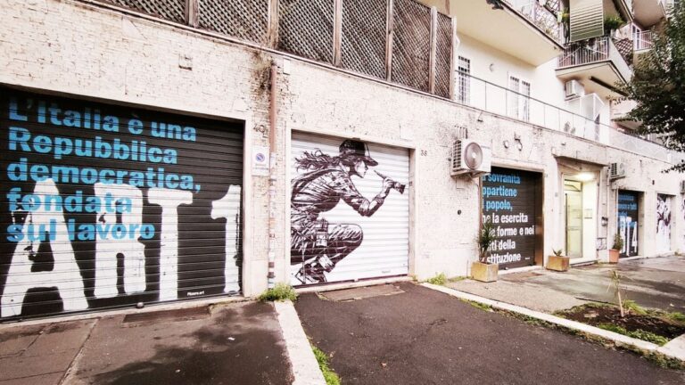 ‘Serrande d’arte’, i murales che raccontano la Costituzione | FOTO