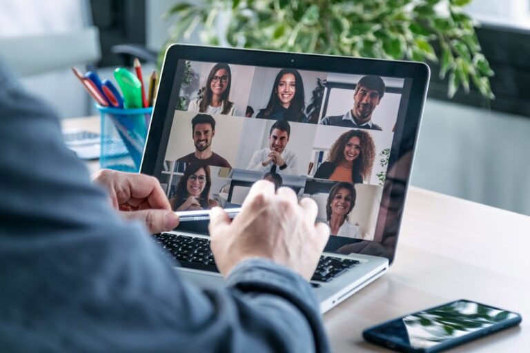 Smart working, i ministri firmano la circolare: il lavoro agile come antidoto al Covid-19
