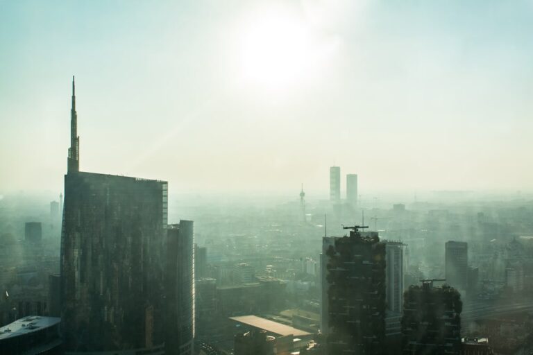 Smog a Milano, agire subito e su più fronti. In piazza le associazioni ambientaliste