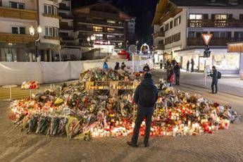 Strage Crans Montana, media: è di 1,6 mln il conto degli ospedali svizzeri per le famiglie italiane