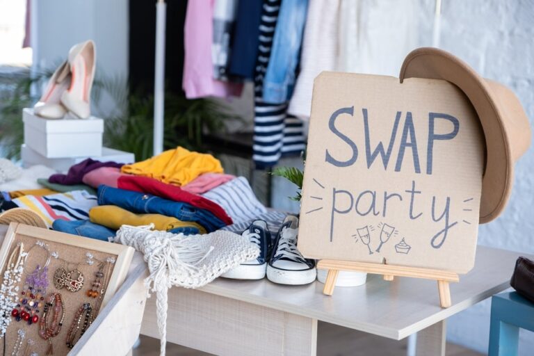 Swap Party, come rinnovare il guardaroba tra green e baratto
