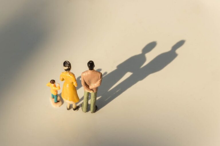 Tanti nonni e pochissimi nipoti, come sarà la famiglia del futuro