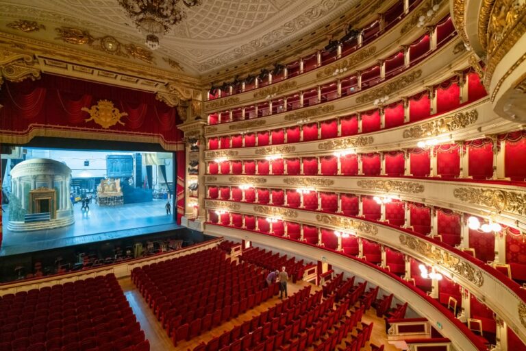 La Scala di Milano ha compiuto 243 anni: è tra i teatri più prestigiosi al mondo