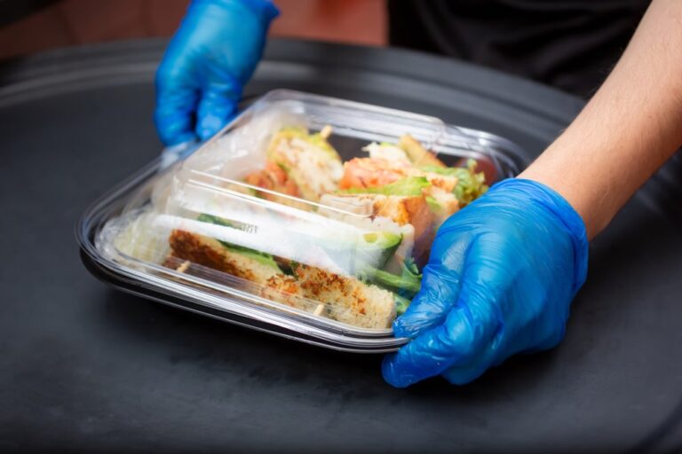 “Tenga il resto”. Quando a salvare il cibo sono i ristoranti di Roma